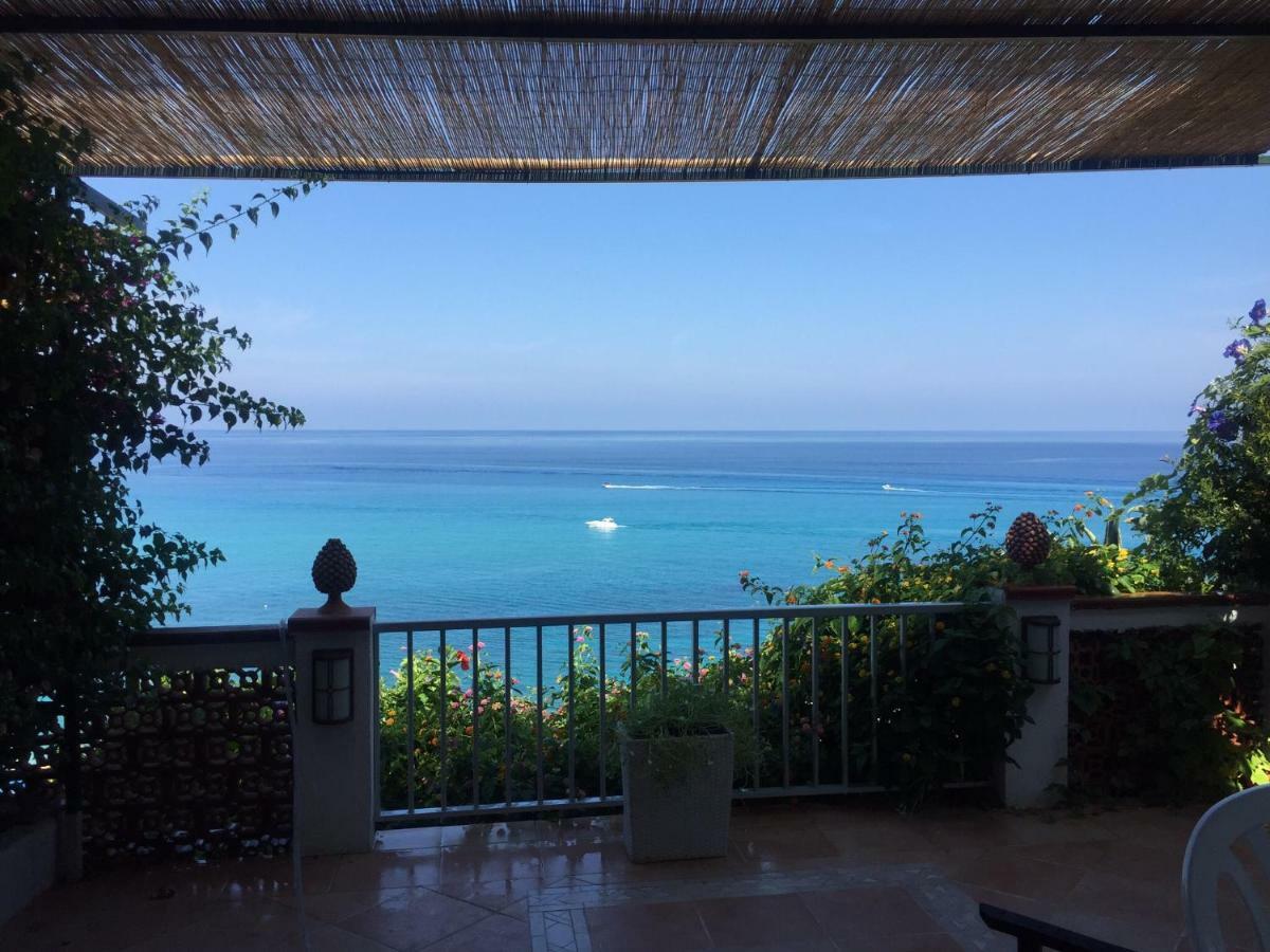 La Marinette Apartment Тропеа Екстериор снимка